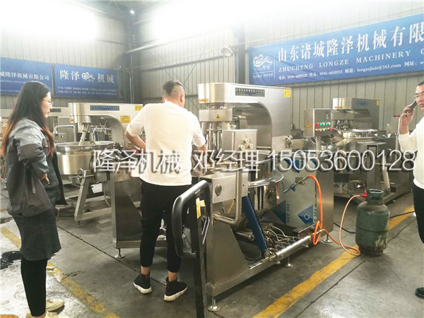 歡迎浙江杭（háng）州客戶來廠考察（chá）大型炒菜機