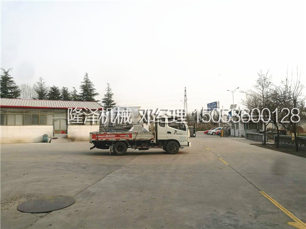 隆(lóng)澤大型火(huǒ)鍋(guō)底料炒料機發貨至山東濟南餐(cān)飲公