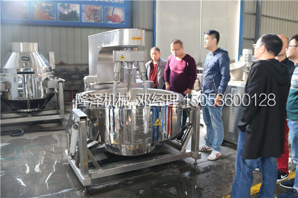 歡迎丹東（dōng）客戶來廠實地考察大型炒菜機並現場試驗