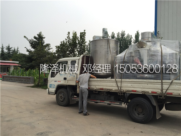 山(shān)東泰安客(kè)戶訂購的麻辣燙(tàng)炒料機發貨了