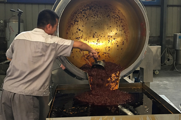 辣椒（jiāo）醬炒鍋