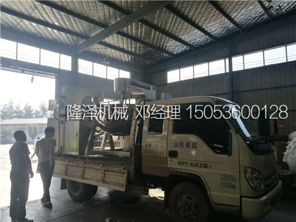兩台蒸汽海鮮醬（jiàng）炒鍋發貨至山東日照（zhào）
