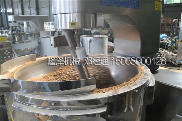 河北邯鄲客戶（hù）到（dào）廠試機LZ-1000B電磁炒藥機現場簽訂合同（試機現場）