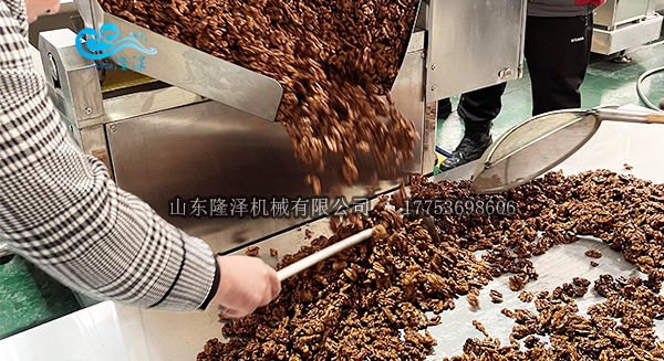 琥珀(pò)核桃仁炒鍋